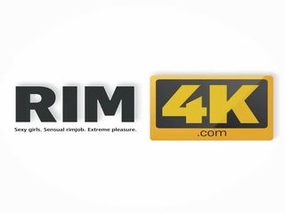 Rim4k. привабливий немовлята язик отримує глибоко усередині з vip guests анус