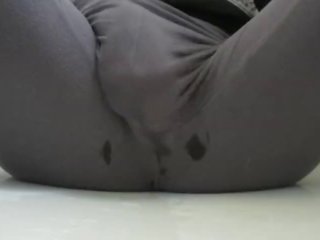 Squirting in my Yoga Pants