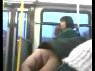 Sõber masturbeerib edasi avalik buss privaatne mov