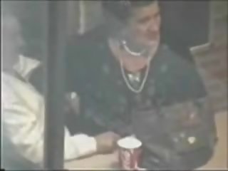 Γριά ζευγάρι χάλια σε coffee μπαρ