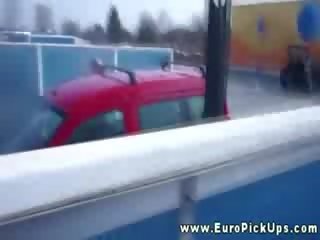 Εκλεκτός επάνω ευρώ αμάξι πλύσιμο deity fucks σε δημόσιο