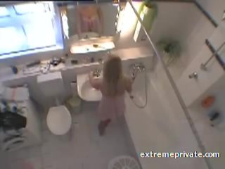 Espionnage ma blond niece jeanne en la salle de bain