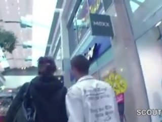 צעיר צ'כית נוער מזוין ב mall ל כסף על ידי 2 גרמני fellows