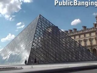 Louvre museum julkinen ryhmä aikuinen elokuva kolmikko