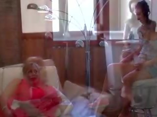 Auntie bermain dengan beliau niece, percuma aunties seks klip 69
