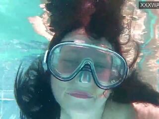Minnie manga ja eduard sperma sisse a ujumine bassein: täiskasvanud video 72