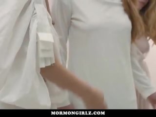 Mormongirlz- två flickor förbereda upp rödhåriga fittor