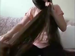 Σέξι μακρύς μαλλιά μελαχρινός/ή hairplay μαλλιά brush υγρός μαλλιά