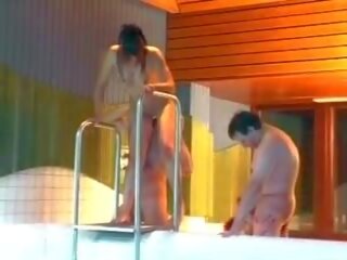 Două desfrânat doamne de la germania obtinerea inpulit la the spa: retro amator Adult video