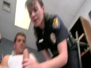 Dua cops swap doughnuts untuk zakar menghisap dan cinta ia