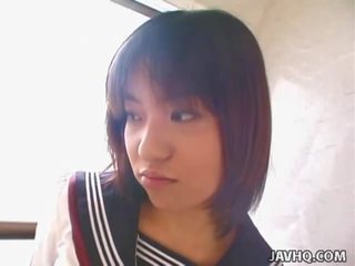 Teenaged jepang coed gives her first cocksuck