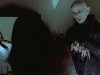 Nosferatu vampyr bites jomfru jente, gratis xxx film f2
