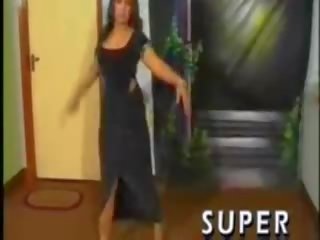 Pakistanly bigboobs aunty doing mujra dance in stage vid