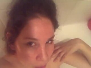Dj la moon accidentally movs penthil in bathtub: porno 6c