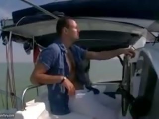 Muy groovy anal follando en barco